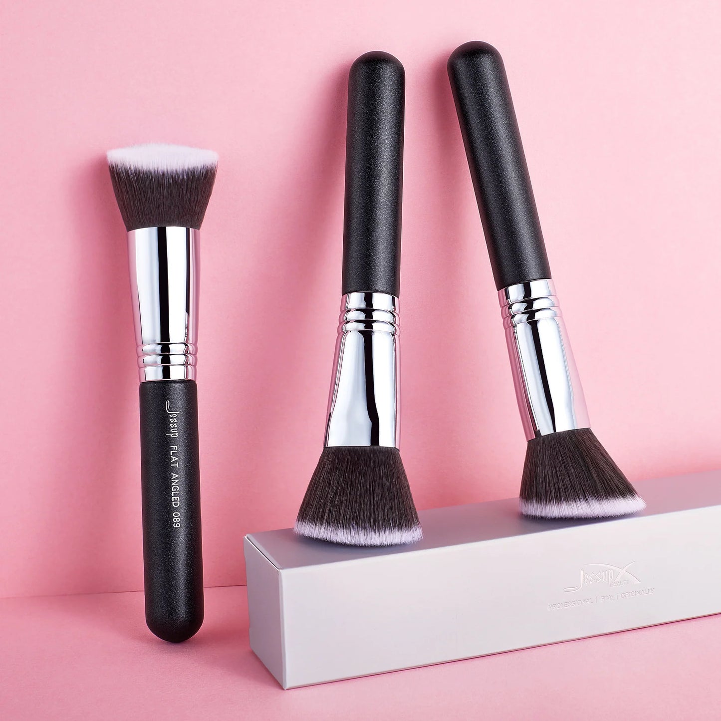 Flat Angled Foundation Brush 089