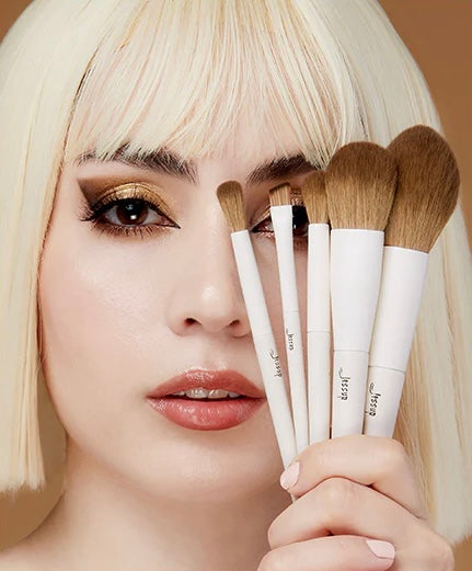 MAKEUP BRUSHES