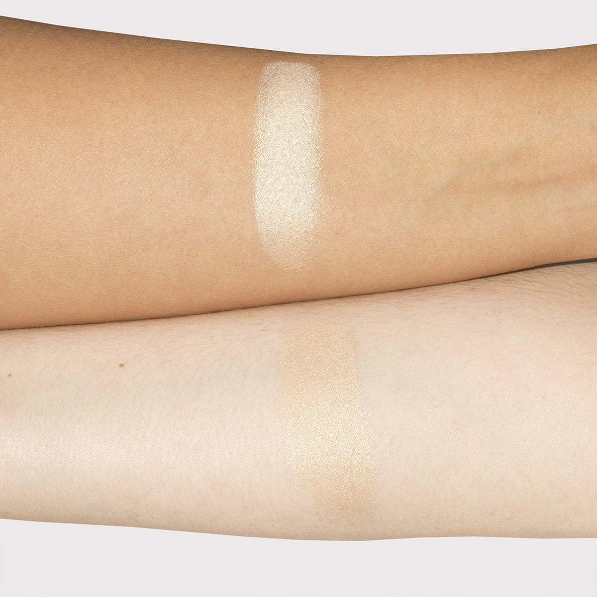 Mary-Lou Manizer® Powder Highlighter